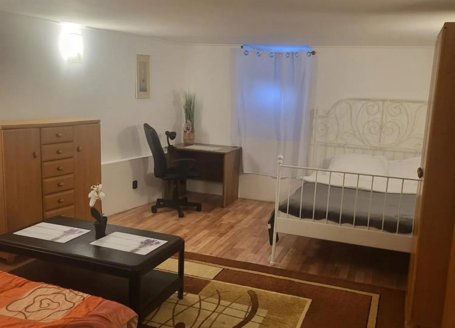 Grzegorzecka Room 3 contacts